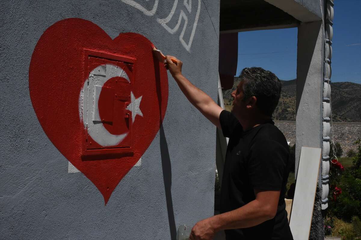Konya’da muhtar aşkı için fırçayı - boyayı eline aldı, mahalleli sıraya girdi 1